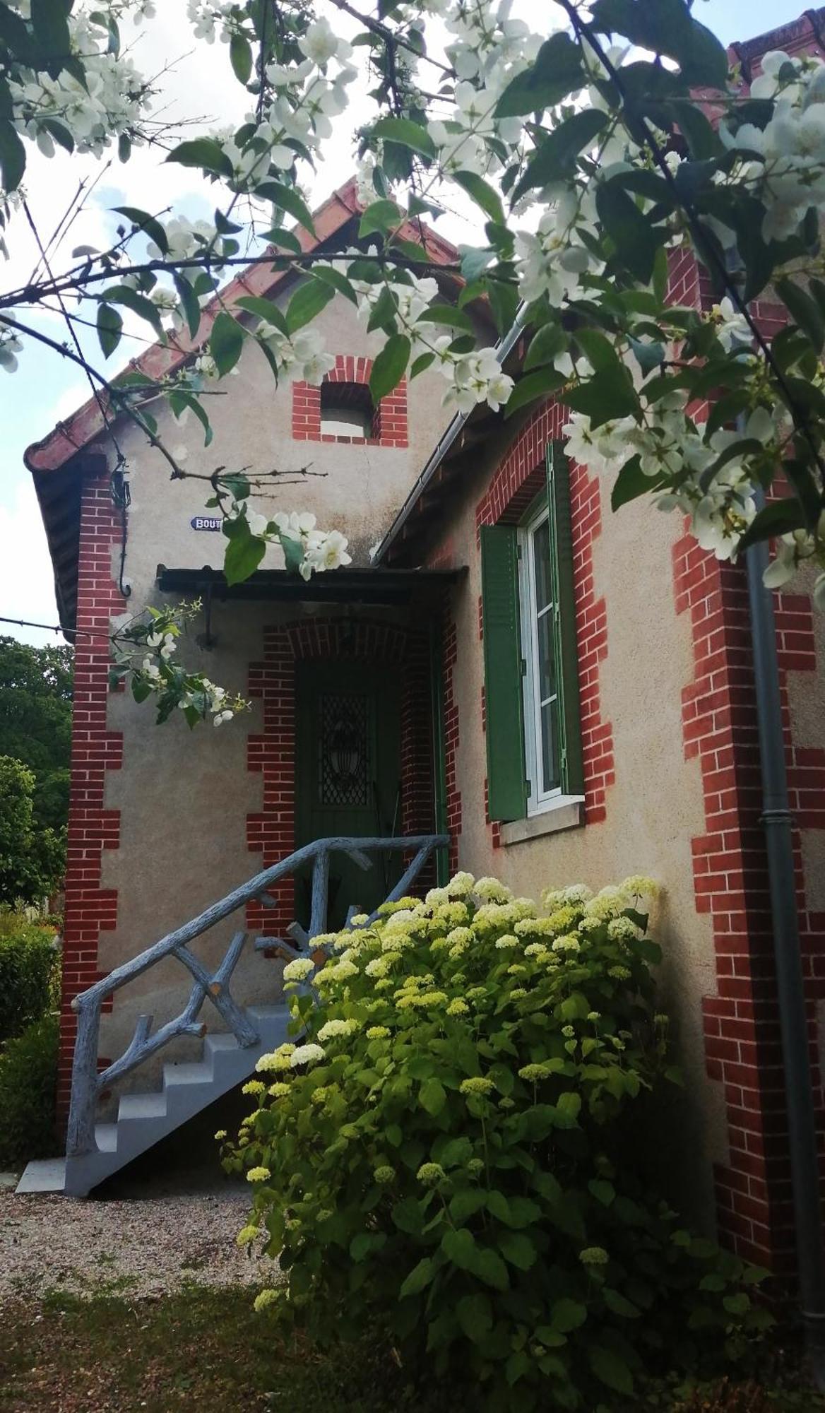 Maison " Bouton D'Or" Au Bord De L'Eau, A 10 Mn De Tours , Meuble Classe Une Etoile Saint-Avertin Buitenkant foto
